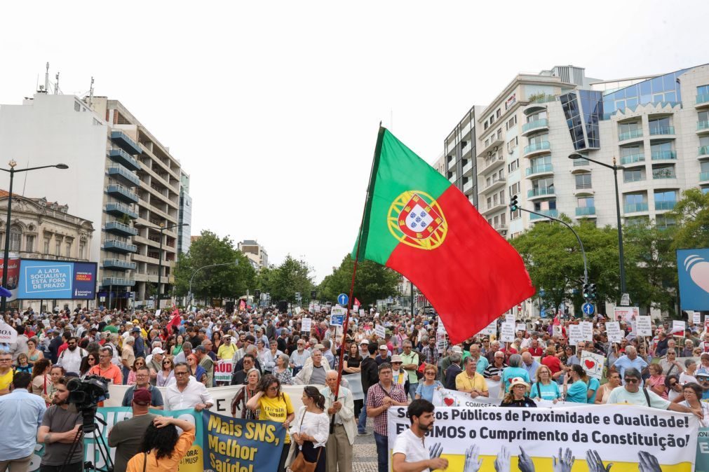 Várias centenas de pessoas em Lisboa em defesa do Serviço Nacional de Saúde