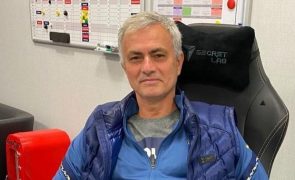 José Mourinho Deixa todos a rir após mostrar fundo do telemóvel