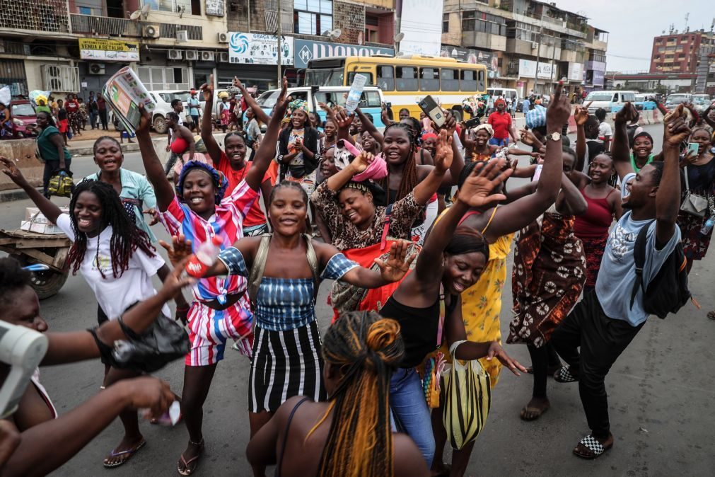 Polícia dispersa 'zungueiras' que protestavam em Luanda contra proibição de venda