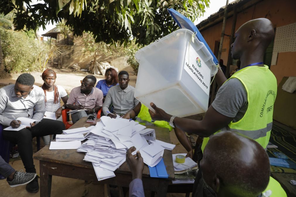 Guiné-Bissau/Eleições: Portugal vai enviar 16 toneladas de material eleitoral