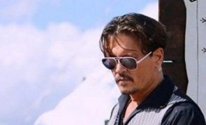 Dentes amarelos e podres de Johnny Depp alarmam fãs