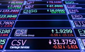 Wall Street fecha em baixa com investidores prudentes face a impasse da dívida