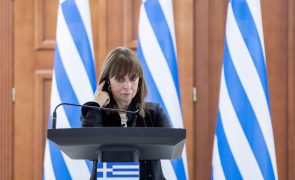 Presidente grega vai pedir formação de governo interino até novas eleições