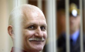 Nobel da Paz transferido para prisão 'brutal' na Bielorrússia segundo esposa