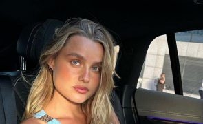Kelly Bailey Grávida, deslumbra em lingerie