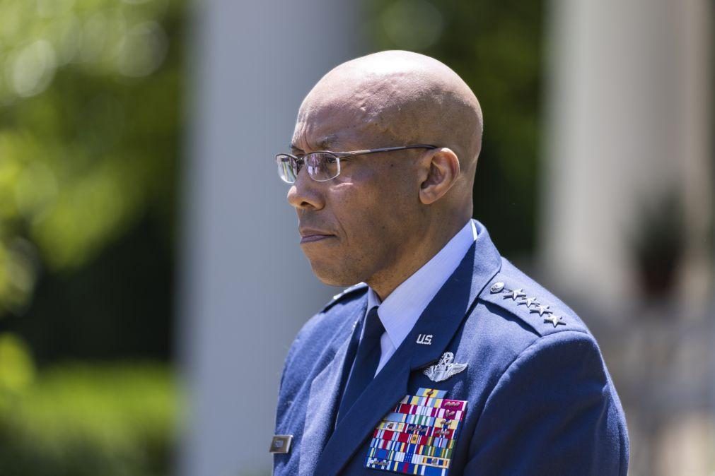 Biden nomeia general afro-americano para liderar Estado-Maior Conjunto dos EUA