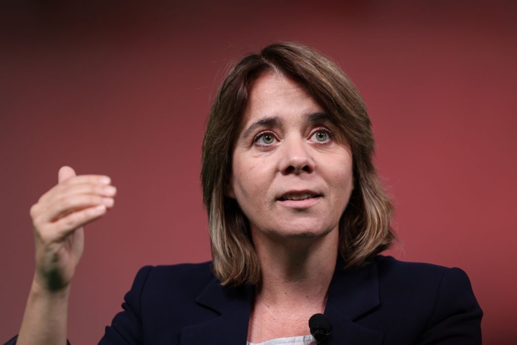 Catarina Martins considera que só com