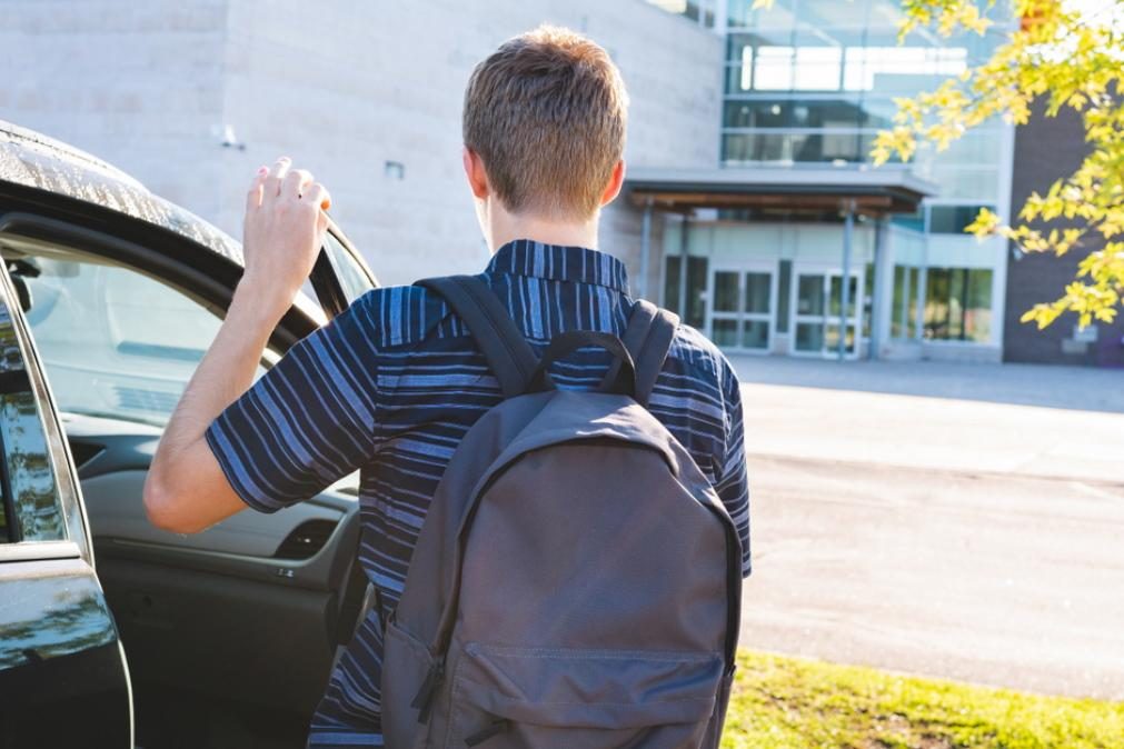 Viseu: Pai esbofeteia filho à porta da escola e agride diretor do estabelecimento de ensino