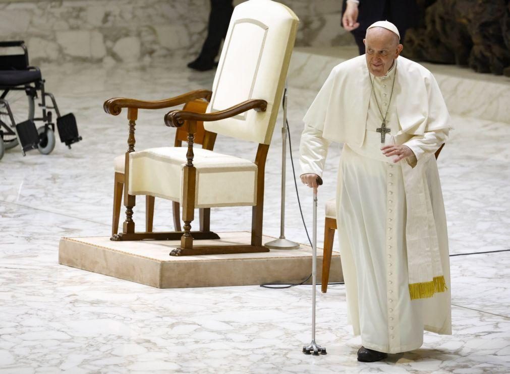 Papa Francisco cancelou audiências por estar febril