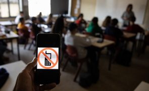 Há seis anos sem telemóveis, alunos de Lourosa já se esqueceram dos ecrãs no recreio