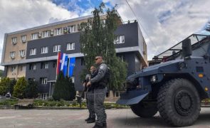 NATO pede redução imediata da tensão no Kosovo e permanece em alerta
