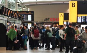 Falha informática cria caos nas entradas nos aeroportos do Reino Unido