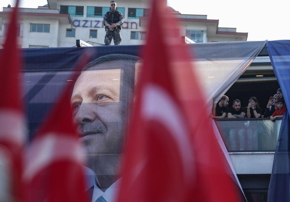 Erdogan conclui campanha eleitoral com elogios à 