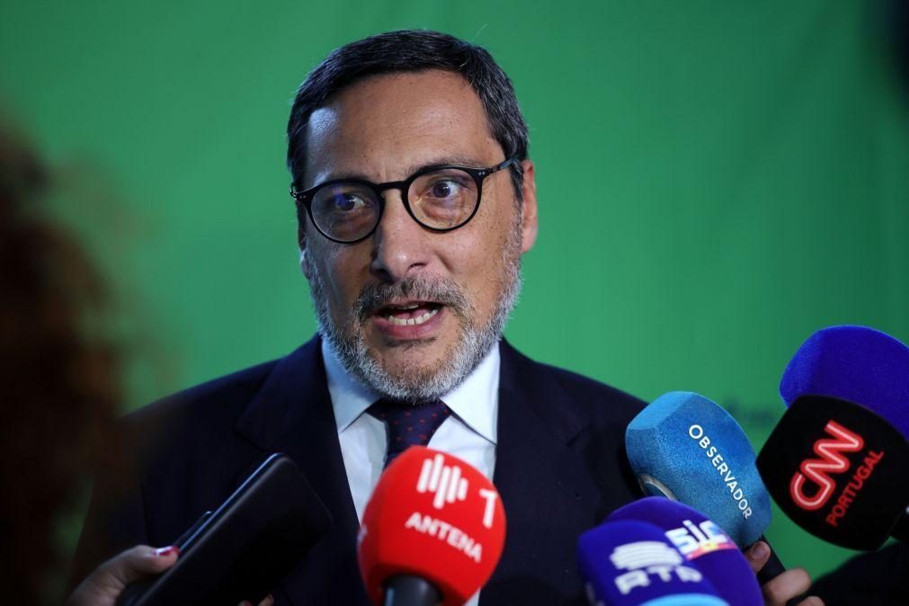 Mendonça Mendes recusa falar sobre SIS e diz que