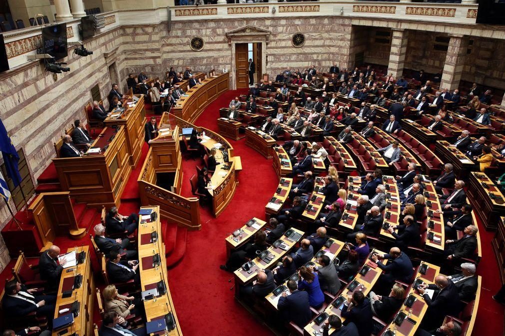 Parlamento grego constituído na véspera de ser dissolvido para abrir caminho a eleições