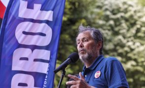 Fenprof acusa Governo de recusar pagar aos docentes que trabalhem nos feriados