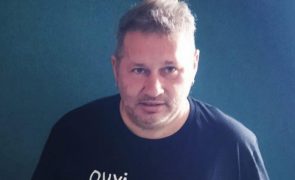 Elísio Donas Teclista da banda Ornatos Violeta morreu aos 48 anos
