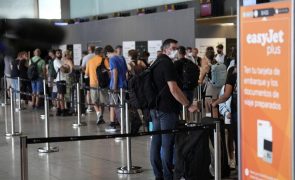 Terceiro dia de greve dos tripulantes de cabine da easyJet com 100% de adesão