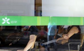 Taxa de desemprego desce em abril para 6,8% face a março mas sobe num ano