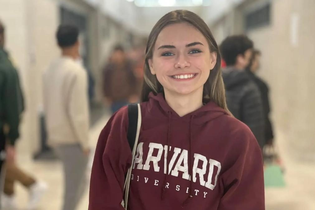 Adolescente que nasceu na prisão realiza sonho de estudar em Harvard