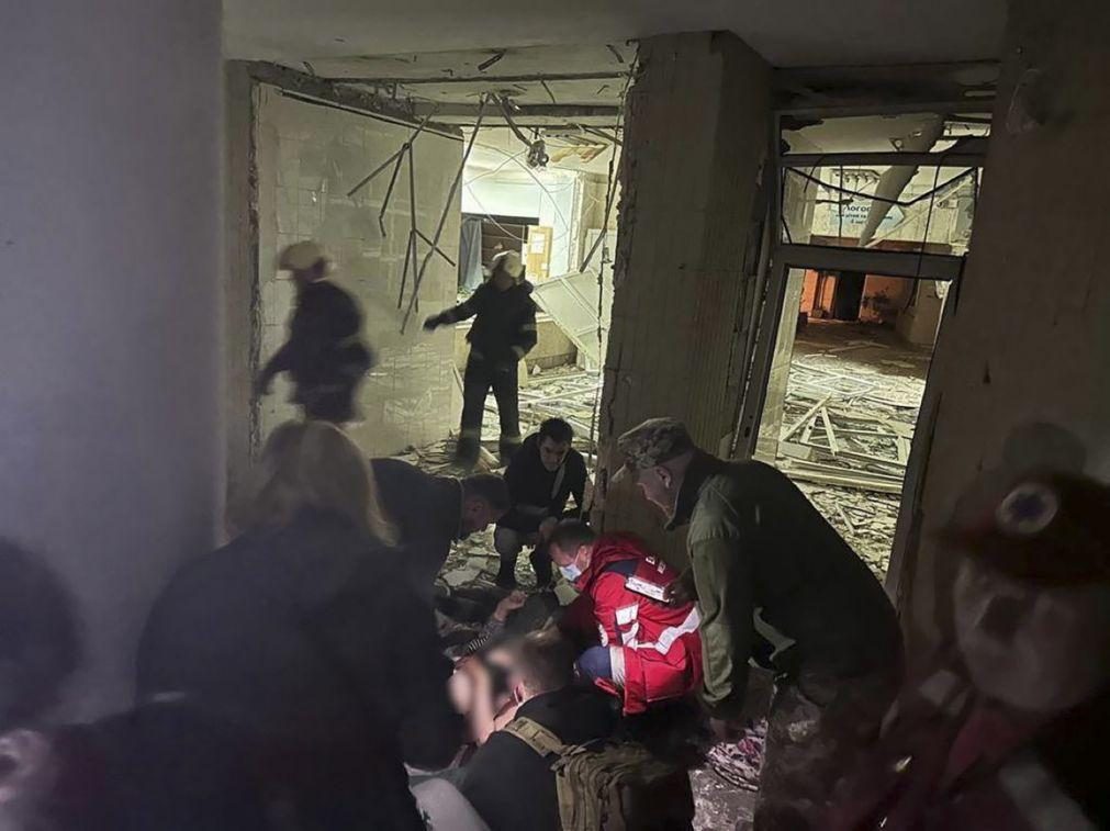 Três mortos e dez feridos em ataque aéreo em Kiev