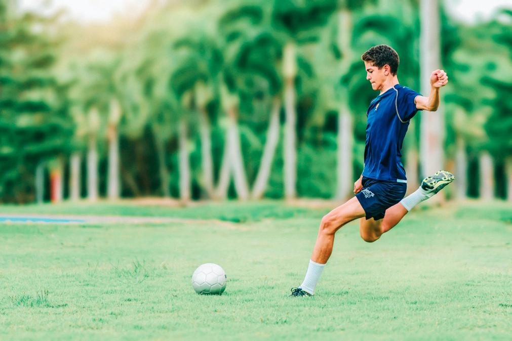 Futebolista adolescente em morte cerebral após agressões no final de um jogo