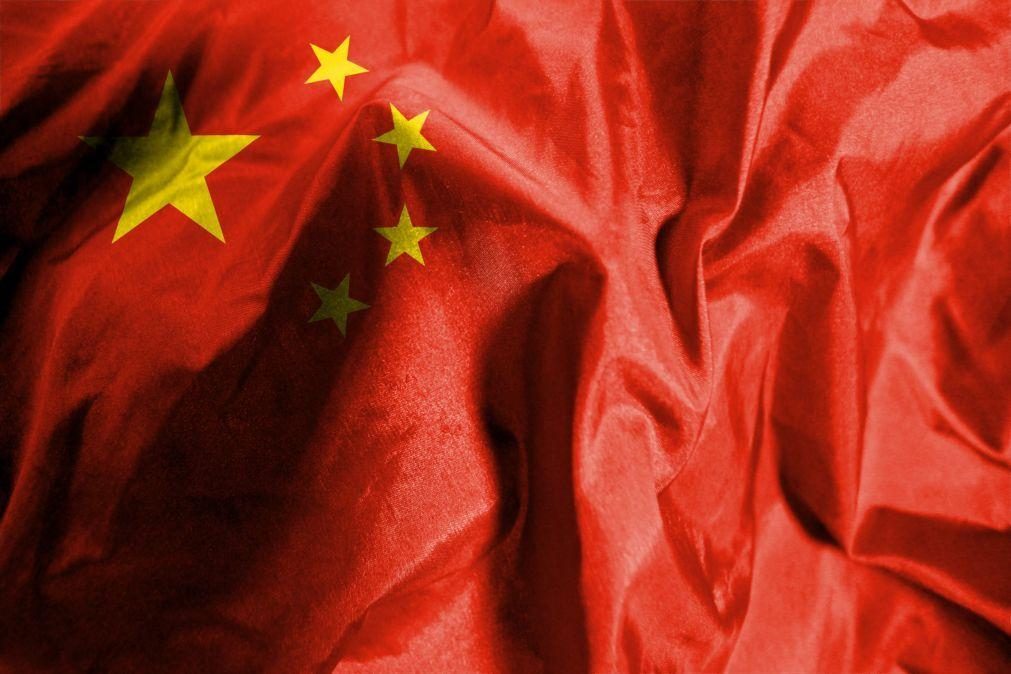 Pelo menos 14 mortos e cinco desaparecidos em deslizamento de terras na China