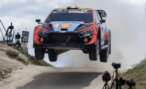 Thierry Neuville vence Rali da Sardenha e dedica vitória a Craig Breen