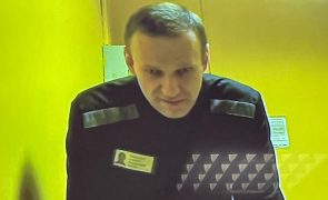 Opositor russo Navalny diz que mantém o ânimo na prisão