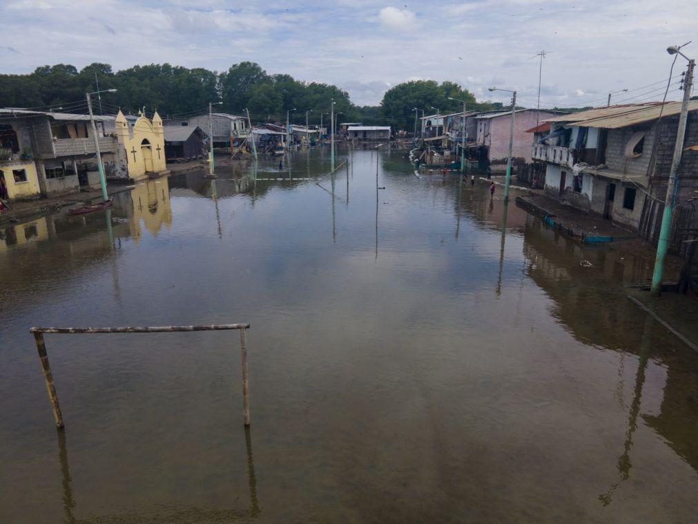 Cerca de 530 pessoas retiradas das suas casas no Equador devido a inundações
