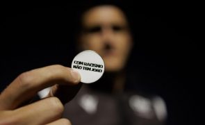 Rio de Janeiro aprova interrupção de jogos de futebol devido a atos de racismo