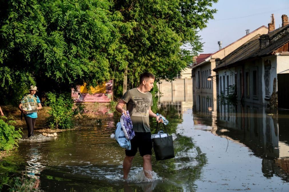 Mais de 2.700 pessoas retiradas após destruição de barragem na Ucrânia
