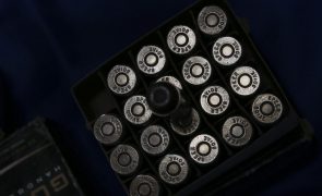 Português e zimbabueano detidos com armas em Moçambique ficam em prisão preventiva 