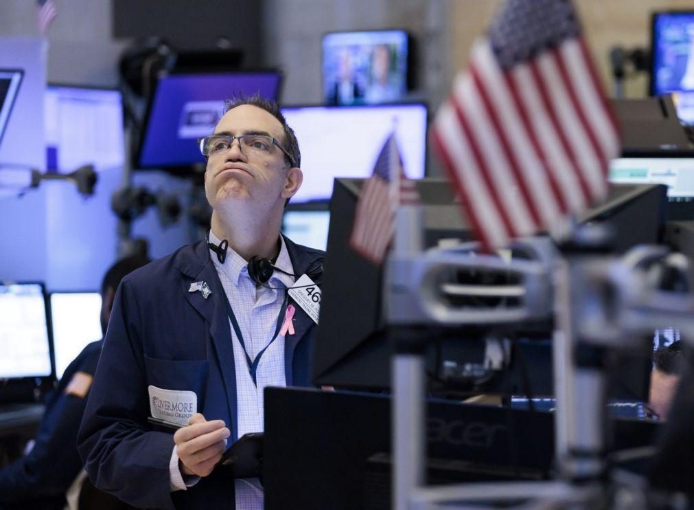 Wall Street fecha em ordem dispersa com investidores a alterarem preferências
