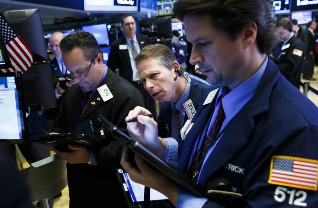 Wall Street inicia sessão em alta após novos recordes