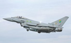 Caças britânicos e suecos intercetam aviões russos perto do espaço aéreo da Suécia