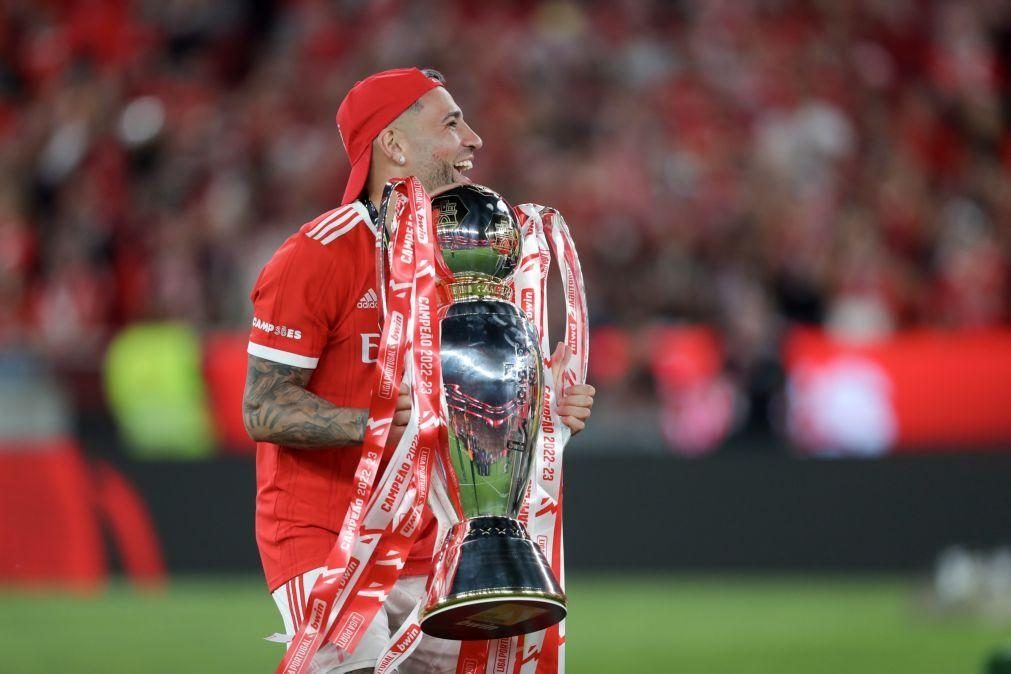 Defesa argentino Nicolás Otamendi renova com o Benfica até 2025