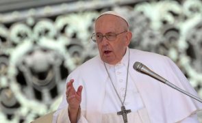 Papa aconselhado a não celebrar Angelus em público no domingo