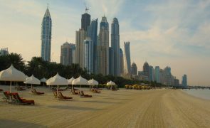 Viagens - Dubai passa a ter mais 84 quilómetros de praias públicas