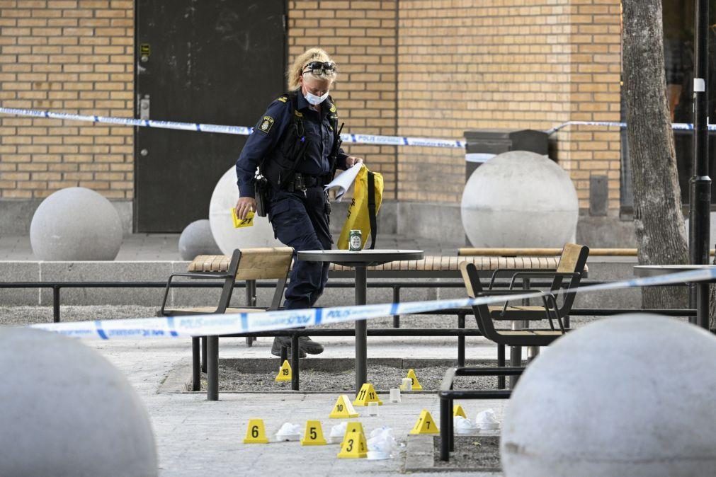 Dois adolescentes morrem e outros dois feridos em tiroteio em Estocolmo