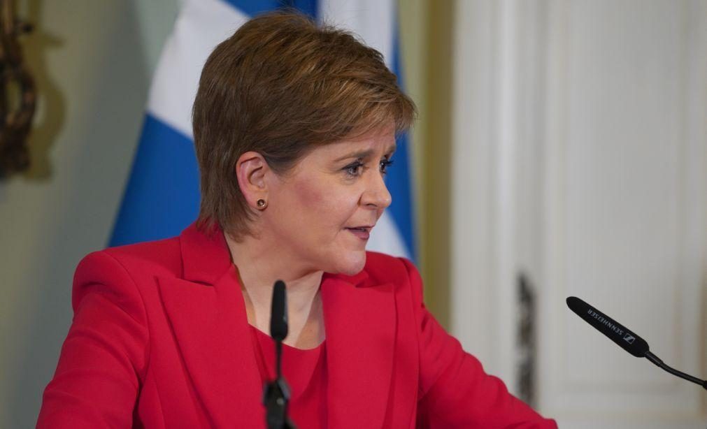 Ex-PM da Escócia detida em investigação sobre finanças do seu partido