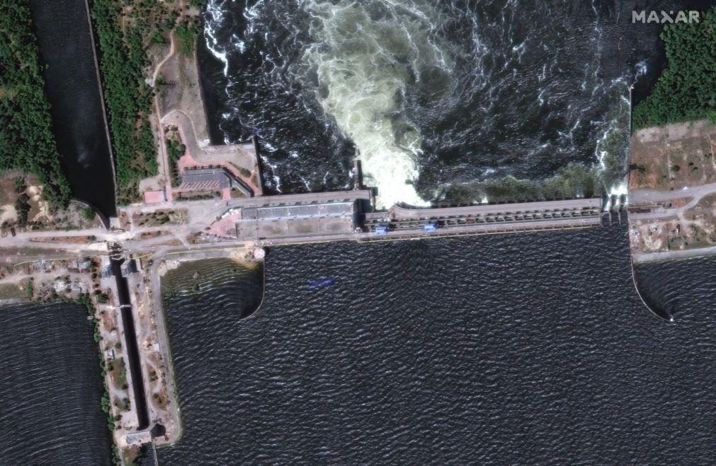 Vítimas das inundações da barragem na Ucrânia aumentam para 10 mortos e 41 desaparecidos