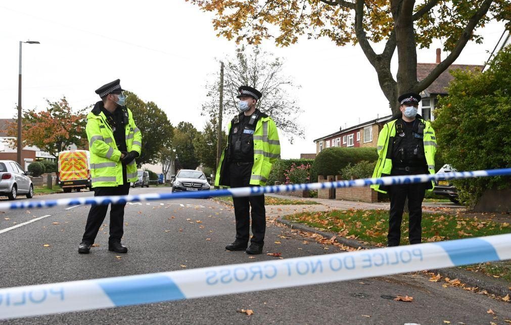 Polícia britânica detém suspeito da morte de três pessoas em Nottingham