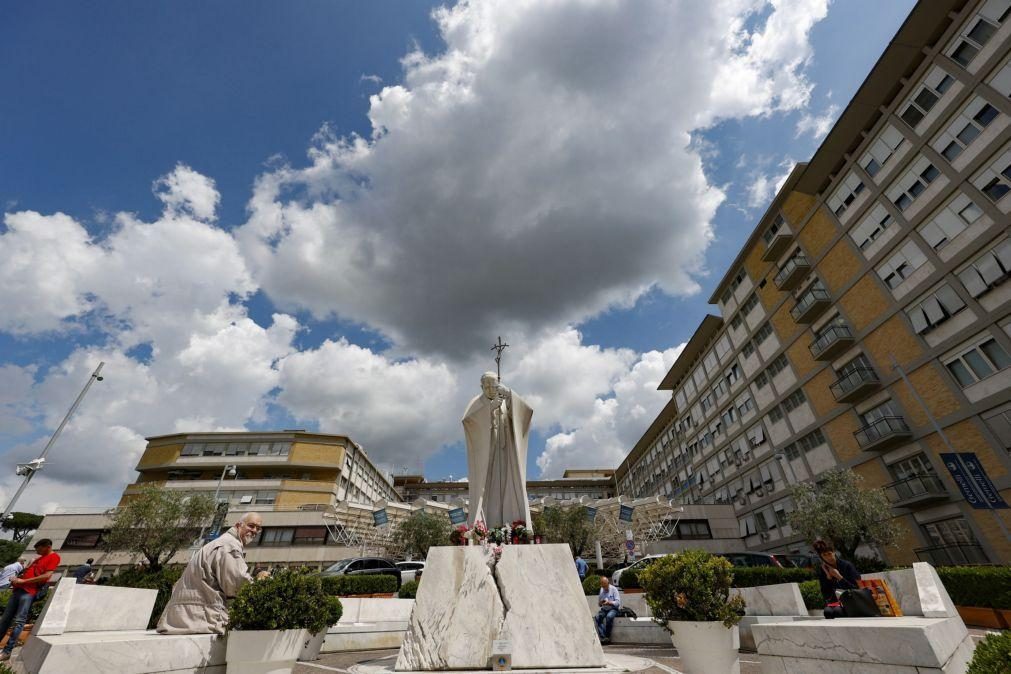 Papa critica especulação e precariedade laboral como novas formas de pobreza