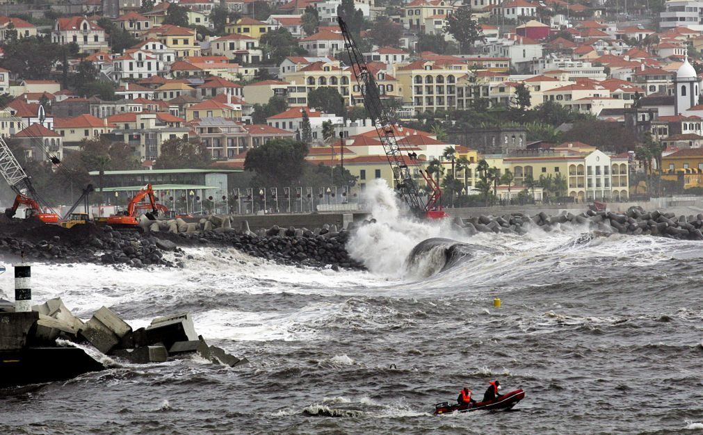 Capitania do Funchal emite aviso de mau tempo devido a forte agitação marítima