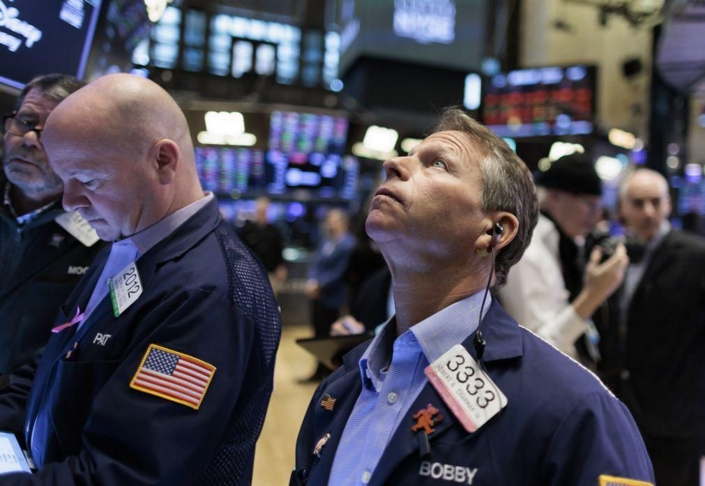Wall Street encerra em ordem dispersa a digerir manutenção de juro pela Fed