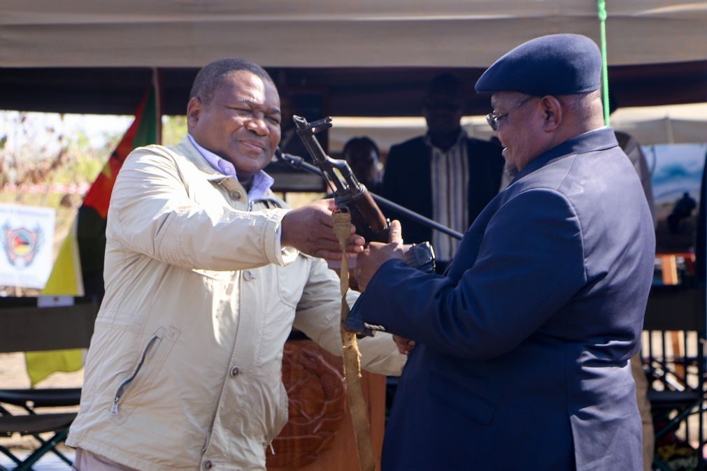 Líder da oposição moçambicana diz que irregularidades no recenseamento eleitoral ameaçam paz