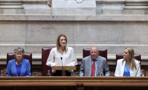 Roberta Metsola defende na AR valores europeus e participação contra extremismo