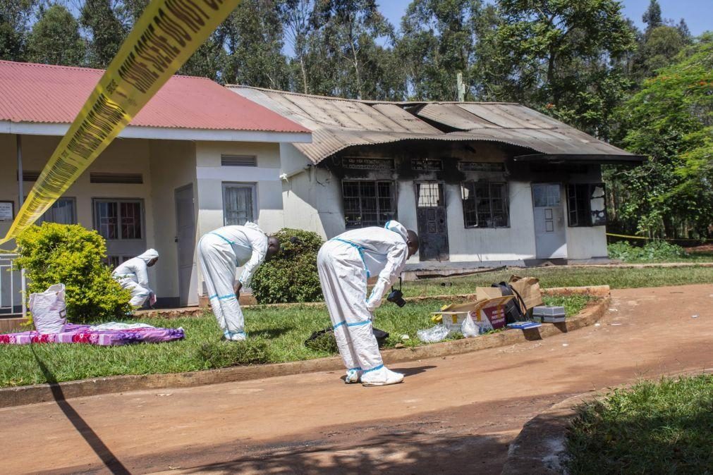 Ataque a escola no Uganda fez 41 mortos, 38 deles estudantes