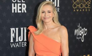 Chelsea Handler  - Comediante critica velhos famosos que não param de ter filhos